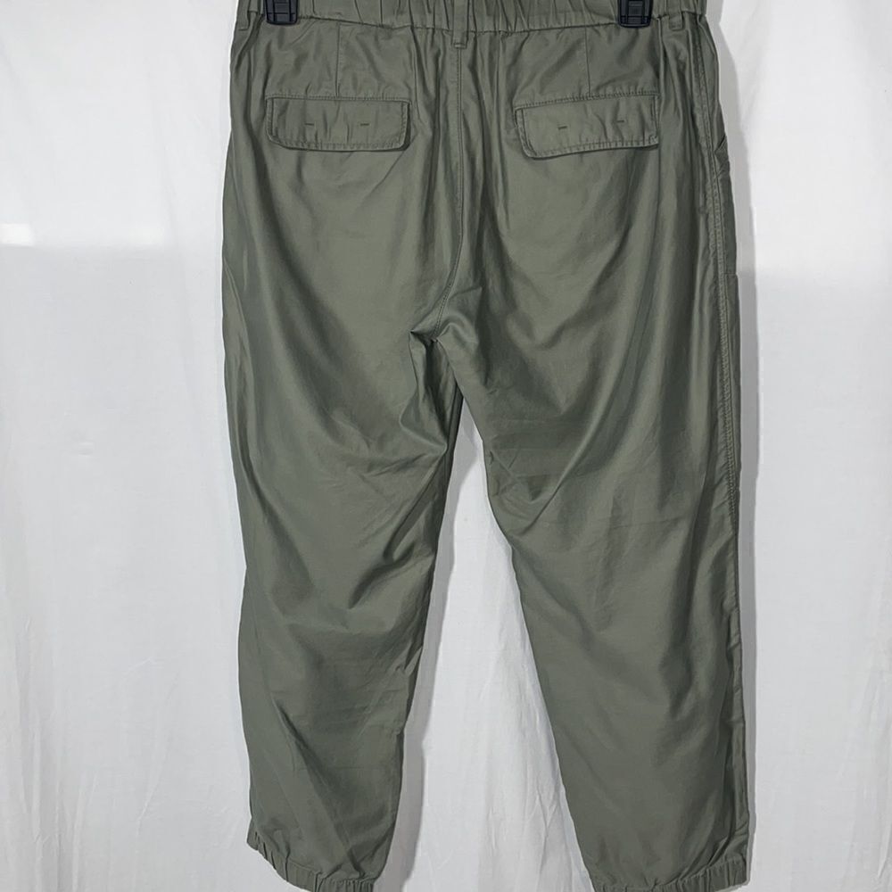 Uniqlo Green Capris - Picture 5 of 9